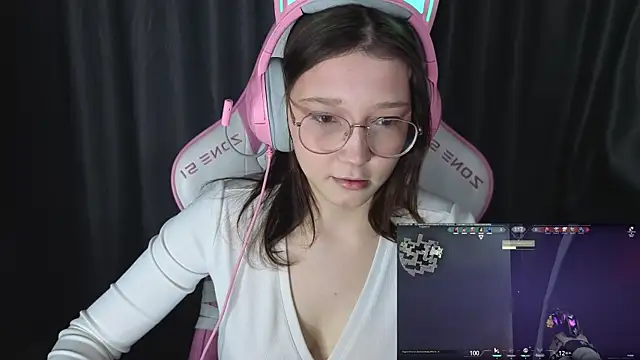 Snapshot of Pink-Aura- chatting on 12, 1, 2026 Pink-Aura- online show from 12, 1, 2026