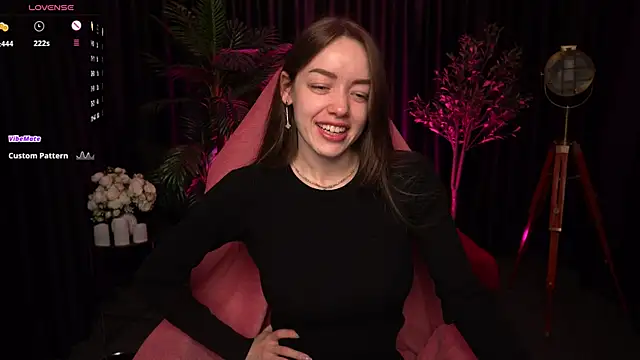 Velouraa online show from 5, 4, 2026