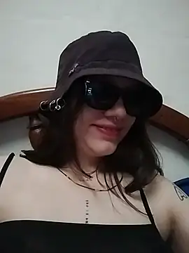 Snapshot of valerria_44 chatting on 7, 7, 2026 valerria 44 online show from 7, 7, 2026