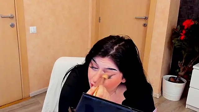 NayaNoirX online show from 2, 2, 2026