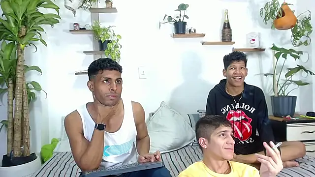 Snapshot of Interracial_Snow_Bunny chatting on 9, 2, 2026 Interracial Snow Bunny online show from 9, 2, 2026