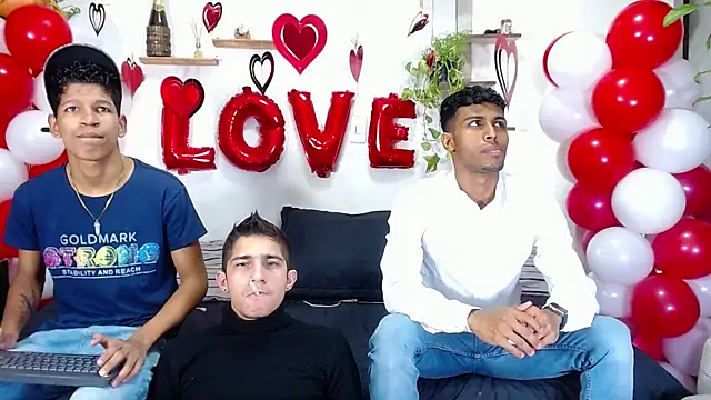 Snapshot of Interracial_Snow_Bunny chatting on 14, 2, 2026 Interracial Snow Bunny online show from 14, 2, 2026