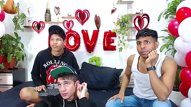 Snapshot of Interracial_Snow_Bunny chatting on 15, 2, 2026 Interracial Snow Bunny online show from 15, 2, 2026