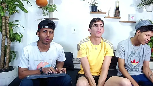 Snapshot of Interracial_Snow_Bunny chatting on 17, 2, 2026 Interracial Snow Bunny online show from 17, 2, 2026