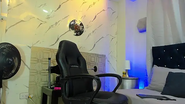 Snapshot of asher_lux chatting on 25, 2, 2026 asher lux online show from 25, 2, 2026