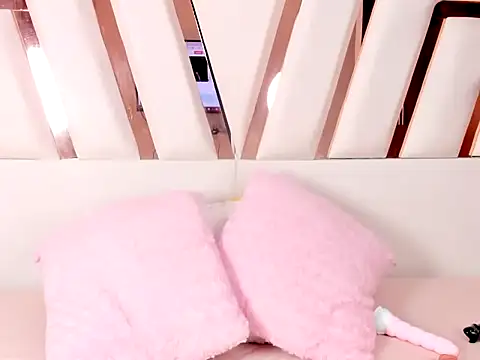 MiaKleinX online show from 18, 5, 2026
