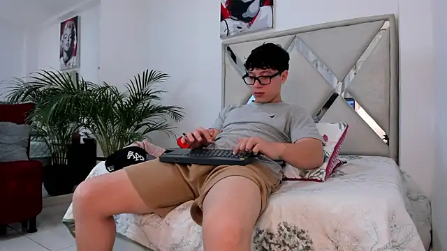 Liam saint online show from 24, 2, 2026