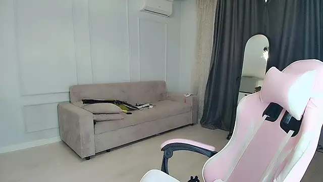 Snapshot of jasmilee chatting on 4, 7, 2026 jasmilee online show from 4, 7, 2026