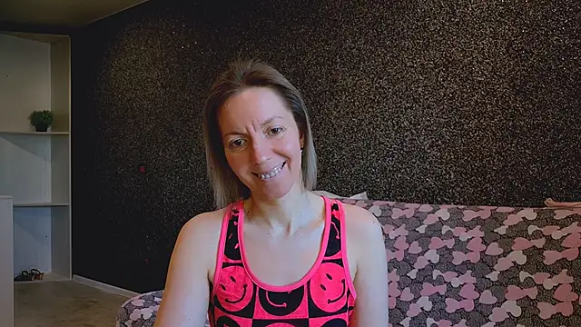 Amanda Luxe online show from 25, 3, 2026