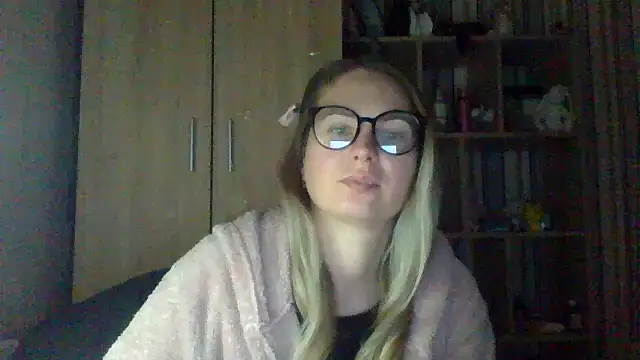 VikiLove765 online show from 1, 2, 2026