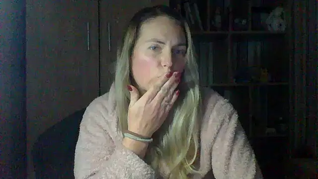 VikiLove765 online show from 4, 2, 2026