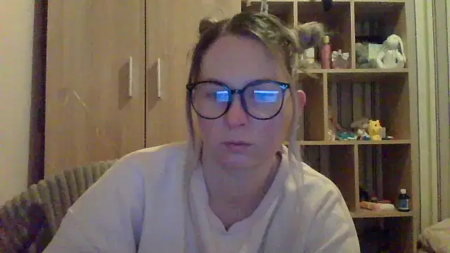 VikiLove765 online show from 8, 2, 2026