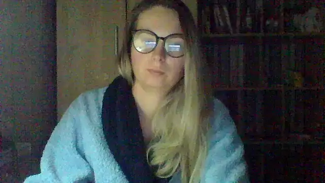 VikiLove765 online show from 10, 2, 2026