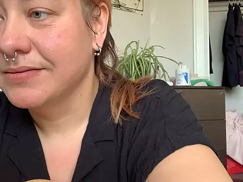 NymphoBuzi online show from 4, 2, 2026