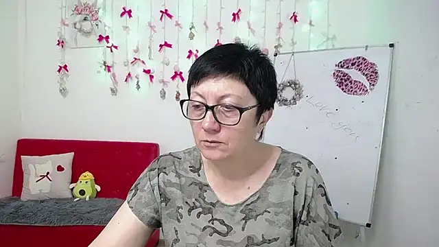 EmilyL0ve online show from 15, 4, 2026