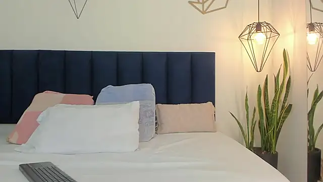 mayaevansmg online show from 10, 2, 2026