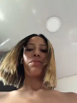 Snapshot of vicky_bass_ chatting on 17, 7, 2026 vicky bass online show from 17, 7, 2026