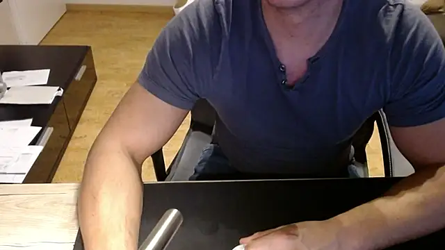 Snapshot of sensualman90 chatting on 5, 3, 2026 sensualman90 online show from 5, 3, 2026