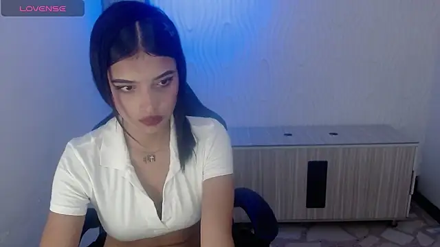 Snapshot of honeyluxe_ chatting on 4, 2, 2026 honeyluxe online show from 4, 2, 2026