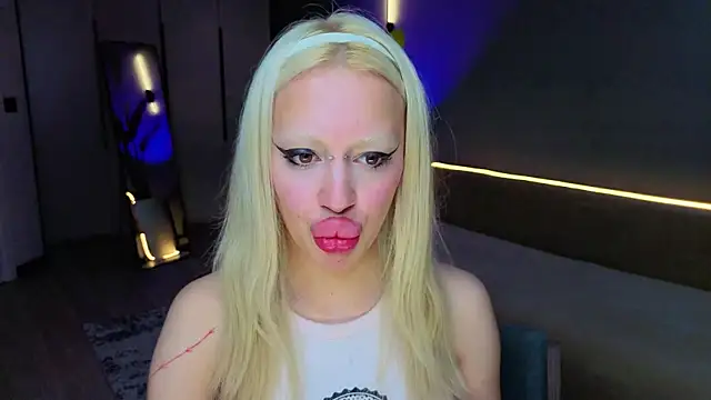 Snapshot of Luna_Beverly chatting on 12, 7, 2026 Luna Beverly online show from 12, 7, 2026