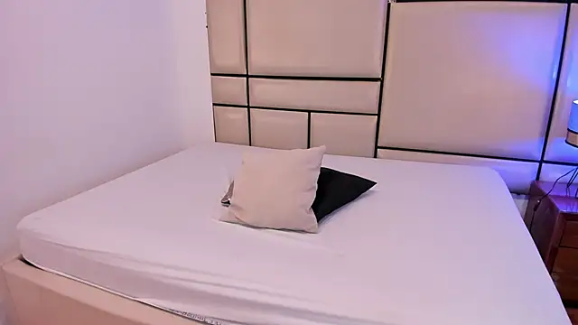 alejandra loppez online show from 23, 2, 2026