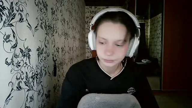 LxayBloom online show from 11, 4, 2026