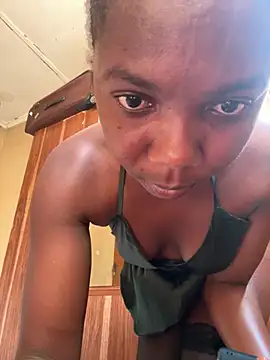 Chomi2014 online show from 17, 4, 2026