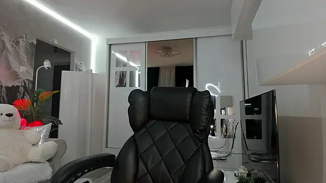 Ivy Bellee online show from 14, 2, 2026