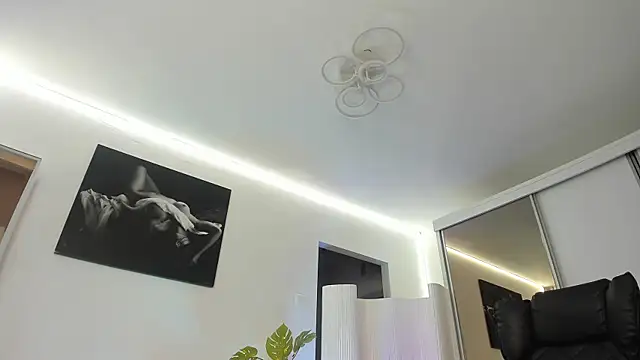 Ivy Bellee online show from 9, 4, 2026