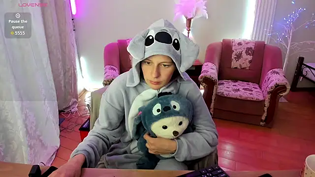 Lily Viola online show from 9, 4, 2026