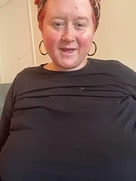 BustyRedxx online show from 5, 6, 2026