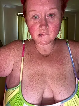 BustyRedxx online show from 23, 6, 2026