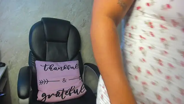 tanisha  lux online show from 27, 2, 2026