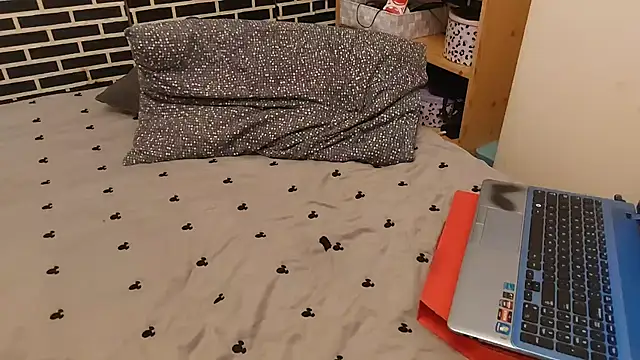 Spatgirl online show from 18, 2, 2026