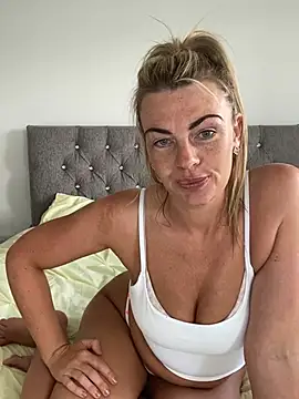 Snapshot of Scarlett_the_girlnextdoor chatting on 12, 6, 2026 Scarlett the girlnextdoor online show from 12, 6, 2026
