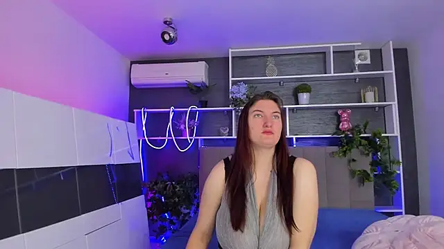 StephieRousee online show from 8, 4, 2026