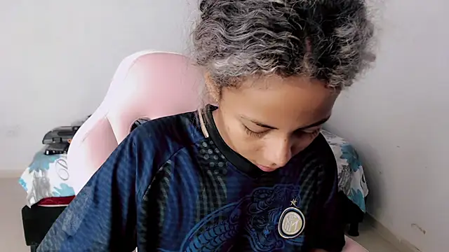 Snapshot of linda_brown_ chatting on 22, 4, 2026 linda brown online show from 22, 4, 2026
