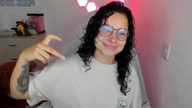 Snapshot of emillyaqua chatting on 6, 1, 2026 emillyaqua online show from 6, 1, 2026