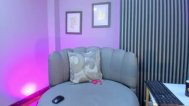 Thecrazyadams  online show from 12, 4, 2026