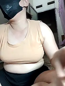 Lyna sexy24 online show from 11, 4, 2026