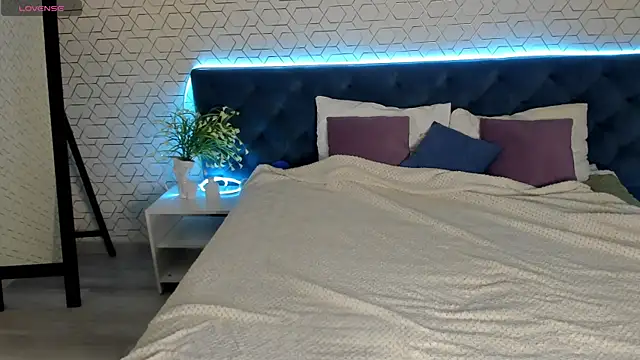 desiree doll online show from 3, 3, 2026