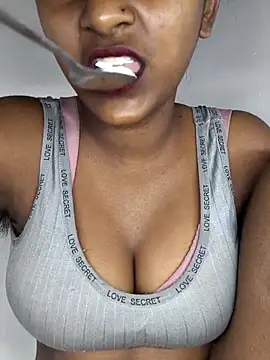 Royal-girl78 online show from 16, 2, 2026