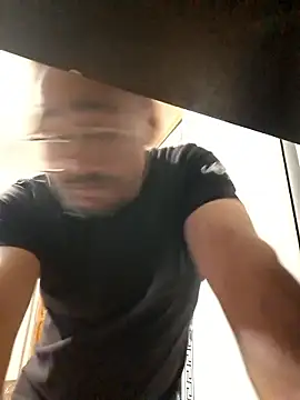 Snapshot of julian-112 chatting on 11, 1, 2026 julian-112 online show from 11, 1, 2026