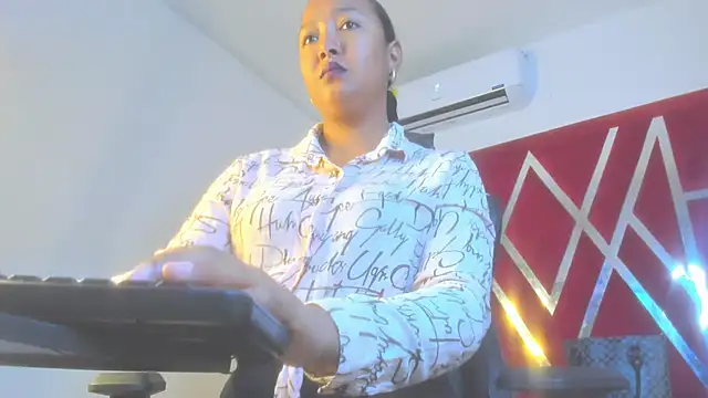 Snapshot of sweetdesireasm chatting on 1, 2, 2026 sweetdesireasm online show from 1, 2, 2026