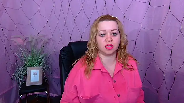 Snapshot of OliviaVerr chatting on 8, 2, 2026 OliviaVerr online show from 8, 2, 2026