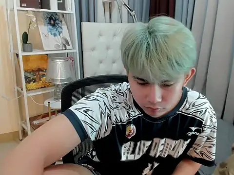 Snapshot of davincihugecock chatting on 8, 4, 2026 davincihugecock online show from 8, 4, 2026