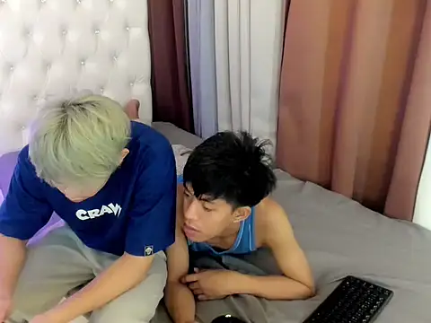 Snapshot of davincihugecock chatting on 15, 4, 2026 davincihugecock online show from 15, 4, 2026