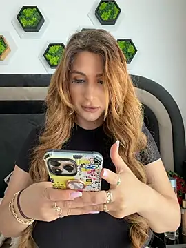 LucyBridgette online show from 4, 6, 2026