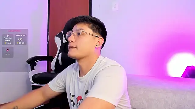 Theo Rowan online show from 2, 2, 2026