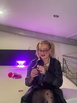 Snapshot of Zungenlolly_quinn chatting on 9, 1, 2026 Zungenlolly quinn online show from 9, 1, 2026